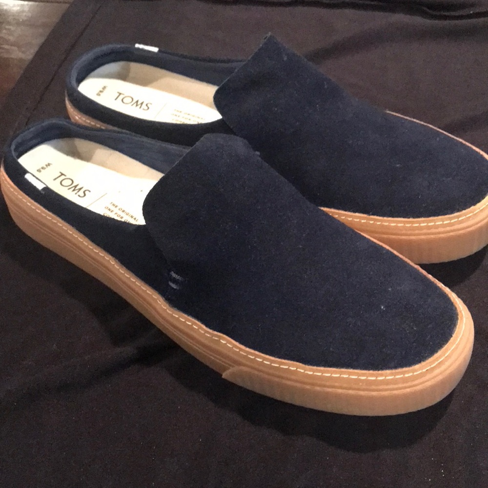 Tom’s like New worn once pair of navy suede mules with bubblegum sole size 9.5